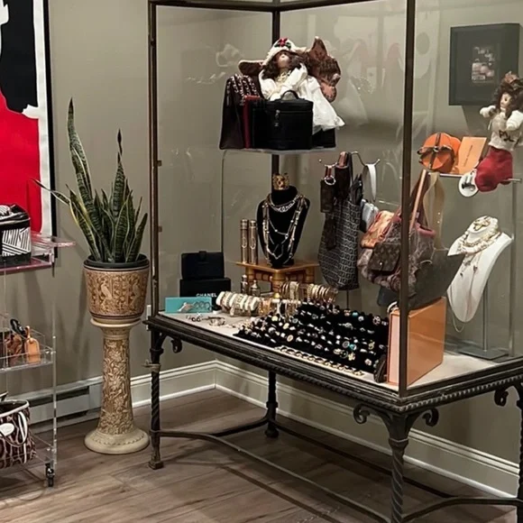 Live Friday night  Show listing Blowout sale today Don’t miss out - Picture 4 of 17